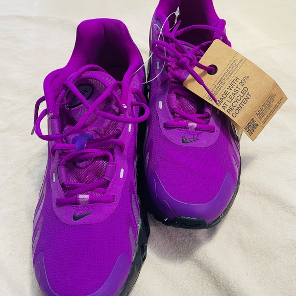 Nike Women's Purple Athletic Shoes - Picture 2 of 6